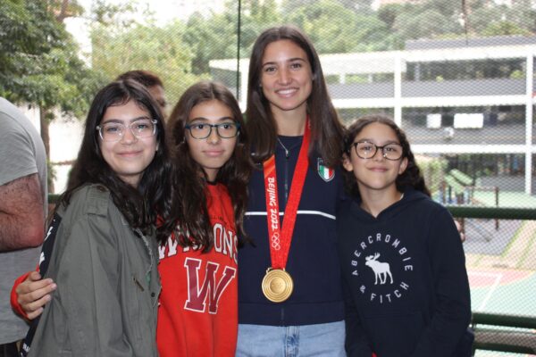 VEJA COMO FOI A VISITA DA ATLETA ITALIANA STEFANIA CONSTANTINI NA MONTALE